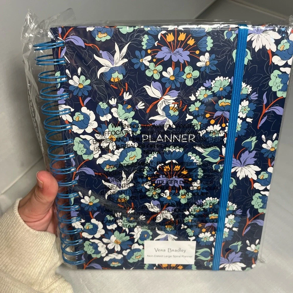 Vera Bradley NWT non dated spiral planner in Floral Bursts